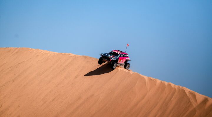 Dakar 2026 // SS10: X-raid Crews kämpfen sich durch die Dünen